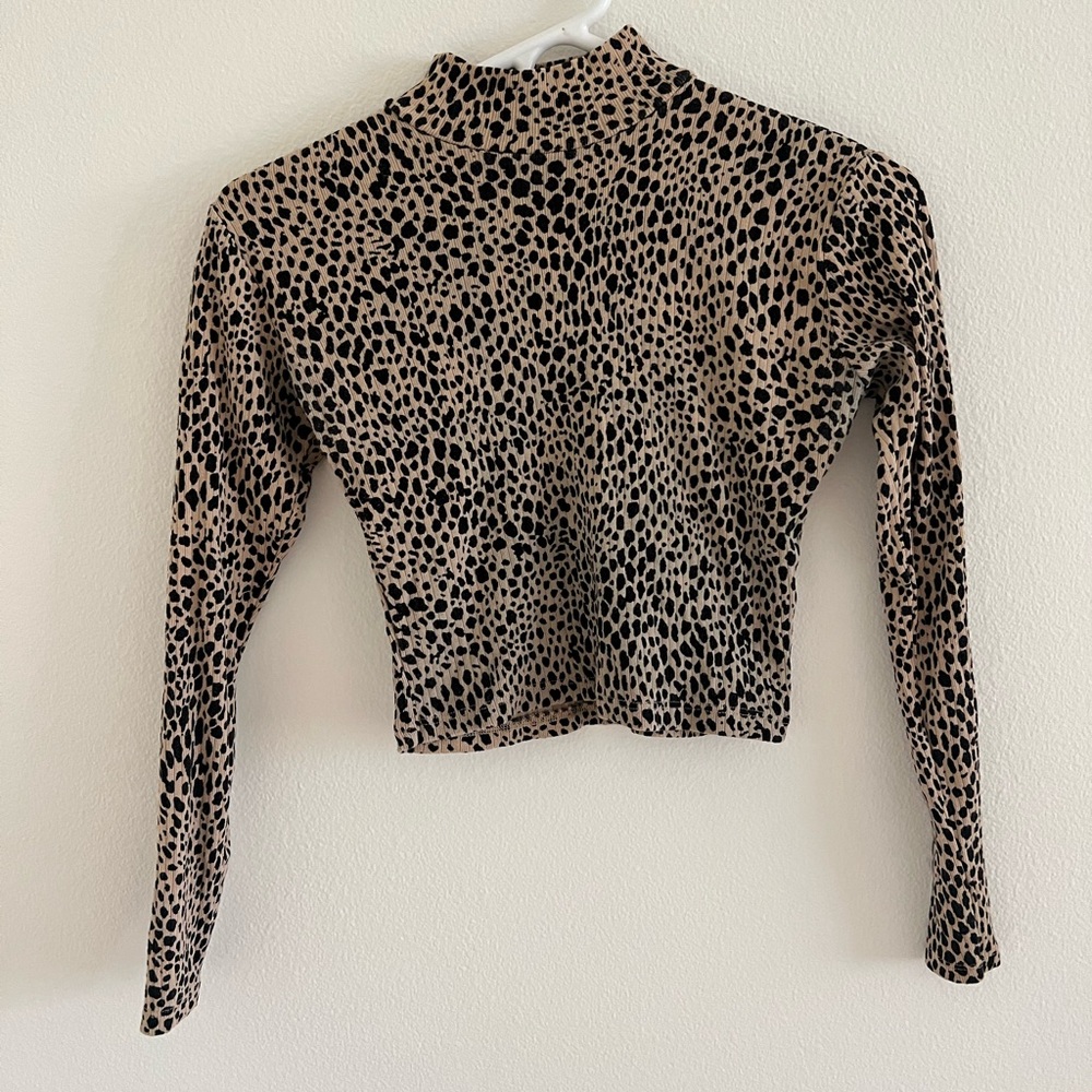 Brandy Melville Leopard/Cheetah Print Cropped Turtleneck